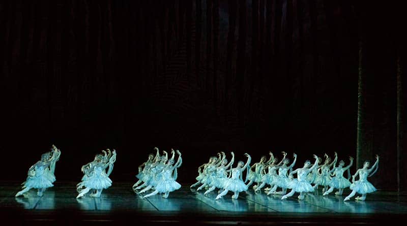The Bayerisches Staatsballett is Looking for Female and Male Dancers for Season 2018/2019
