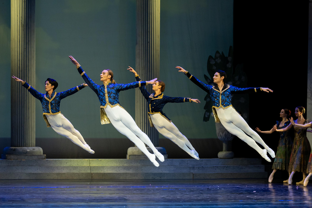 Ballet of the National Theatre in Belgrade is Looking for Male Dancers