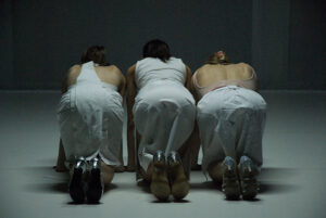 WArd/waRD – Ann Van den Broek is Looking for Two Female Performers/Dancers