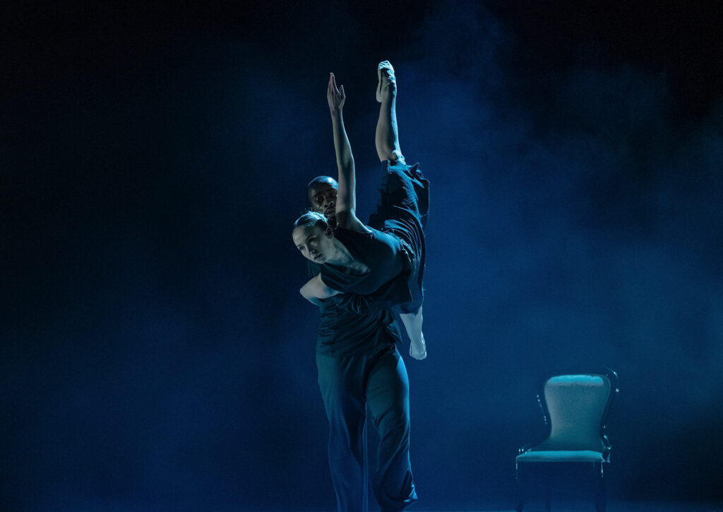 Phoenix Dance Theatre is Holding Auditions for a Contemporary Dancer