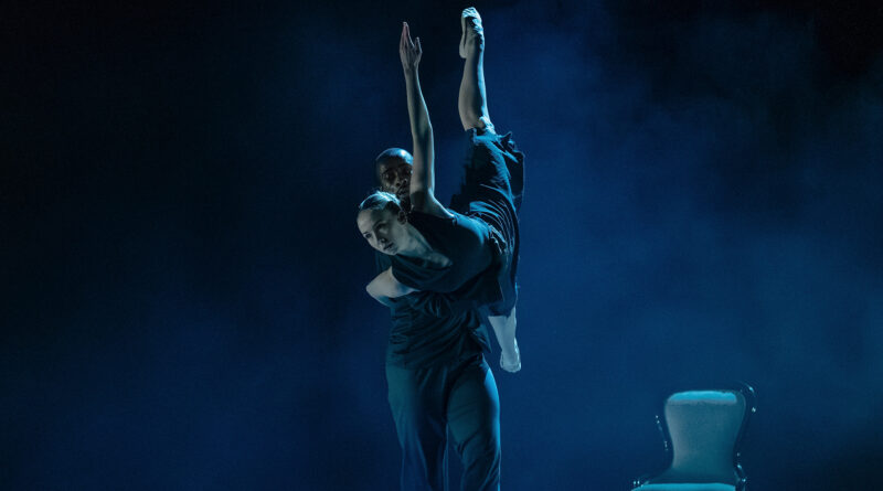 Phoenix Dance Theatre is Holding Auditions for a Contemporary Dancer